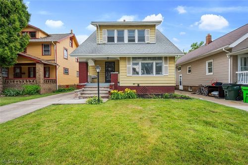 13405 Thornhurst Ave, Garfield Heights, OH, 44105-6848 | Card Image