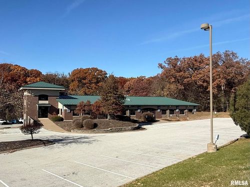 555 Valley View Dr, Moline, IL, 61265-6138 | Card Image