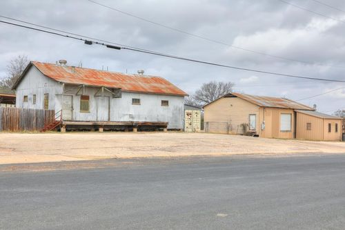432 S Lincoln St, Fredericksburg, TX, 78624-4537 | Card Image