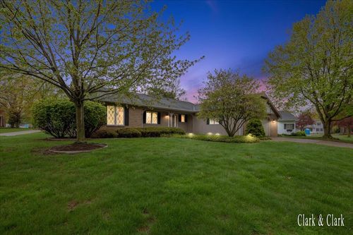 2220 Mission Hills Dr Se, Grand Rapids, MI, 49546-5585 | Card Image