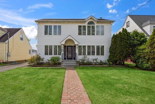 44 Netz Pl, Albertson, NY, 11507-1412 | Card Image