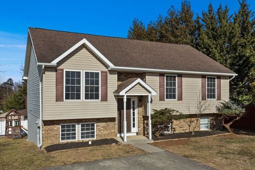 1734 Amherst Ct, Harrisonburg, VA, 22801-2700 | Card Image