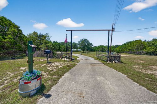 924 Wagon Creek Rd, Bandera, TX, 78003-4034 | Card Image