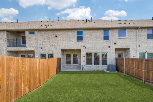 528 Hutchinson Ln, Lewisville, TX, 75077-3390 | Card Image