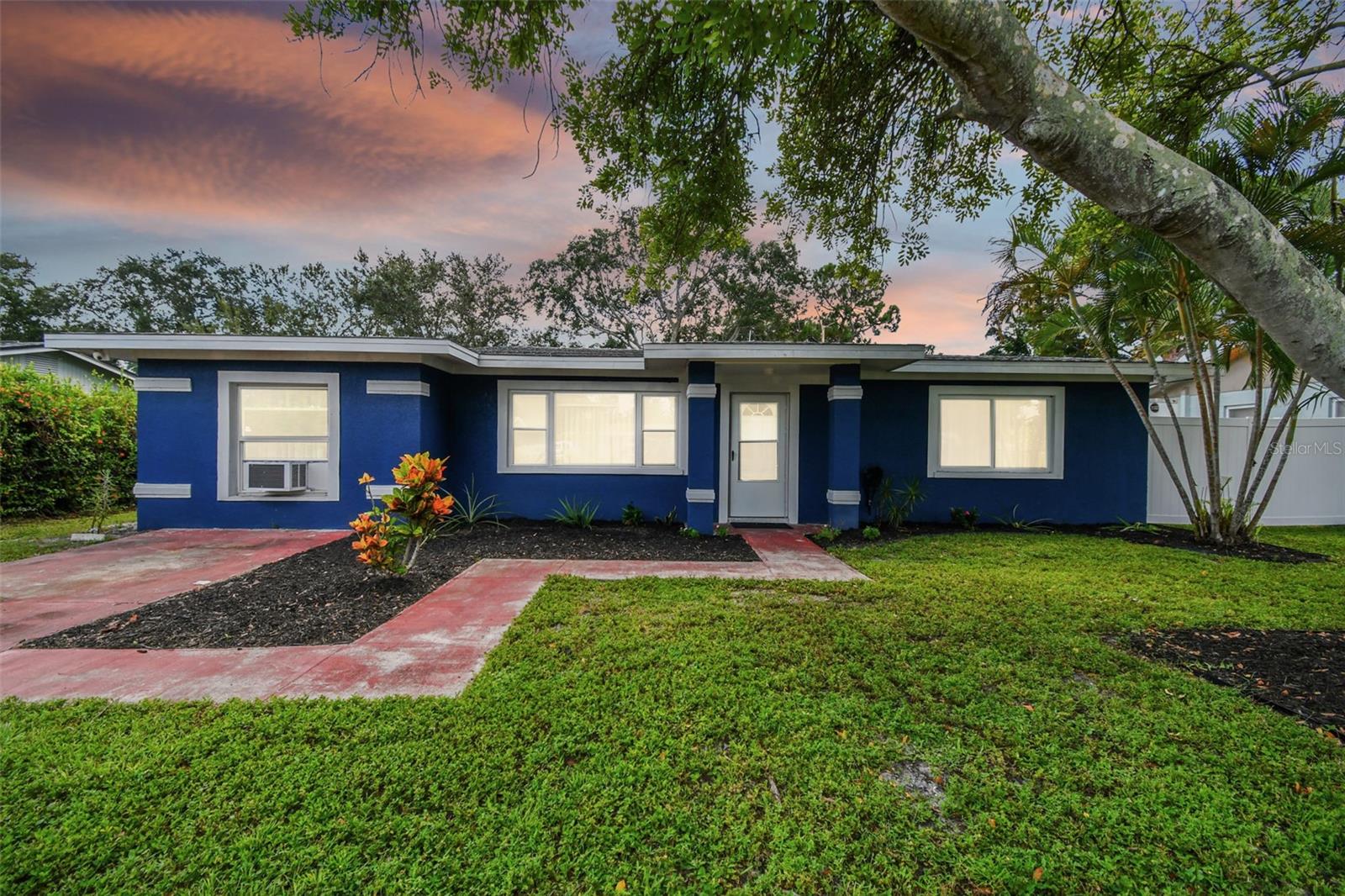 40th Ave, Bradenton, FL 34205
