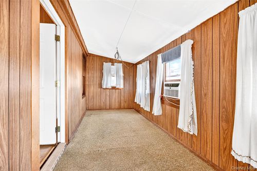 7 Pioneer Ave, Suffern, NY, 10901-4220 | Card Image