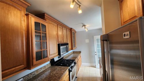 3w-7570 Byron Pl, Saint Louis, MO, 63105-2777 | Card Image