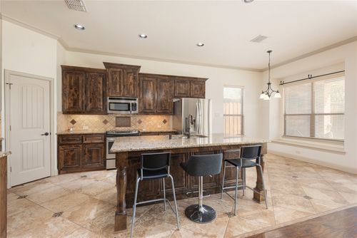 106 Highwood Ave, Oak Point, TX, 75068-3040 | Card Image