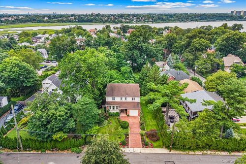 3850 Hillcrest Ave, Little Neck, NY, 11363-1315 | Card Image