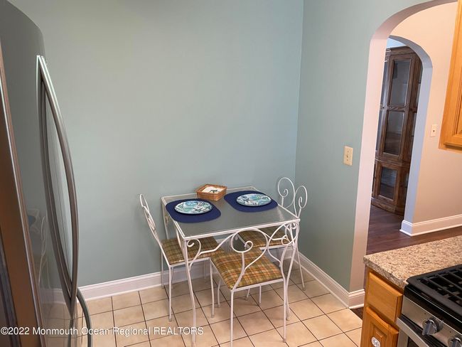 Eat-in Kitchen | Image 14