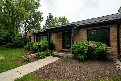 4515 N Lake Dr, Whitefish Bay, WI, 53211-1253 | Card Image