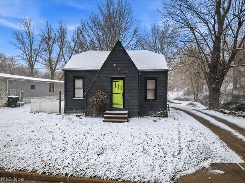 23042 South St, Homeworth, OH, 44634-9518 | Card Image