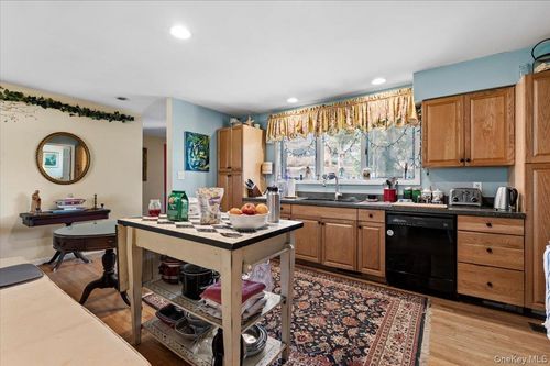 41 Lakeside Dr, Centerport, NY, 11721-1543 | Card Image