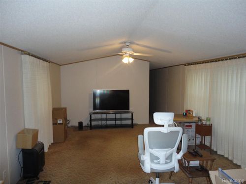 415 Midlands, Temperance, MI, 48182-1193 | Card Image