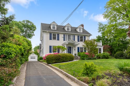 138 Ocean Dr W, Stamford, CT, 06902-8028 | Card Image