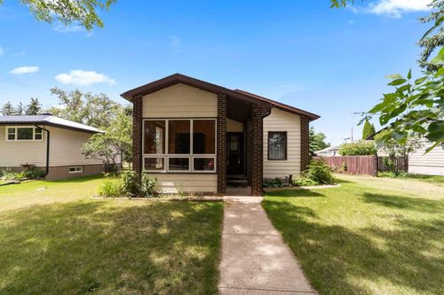 5061 49 St, Sedgewick, AB, T0B4C0 | Card Image