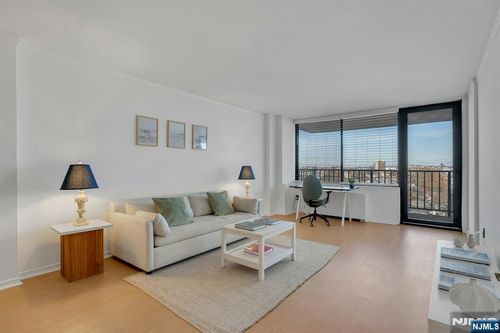 380 Mountain, Union City, NJ, 07087 | Card Image