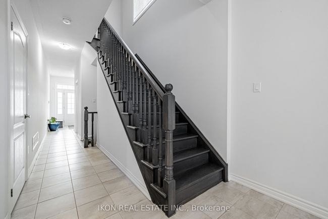 33 Robb Thompson Rd, House attached with 3 bedrooms, 3 bathrooms and 3 parking in Mount Albert ON | Image 4
