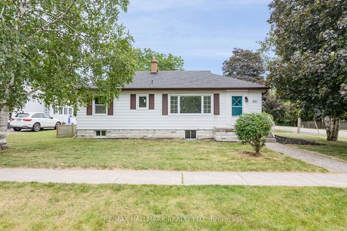 upper-201 High St, Whitby, ON, L1N5H5 | Card Image