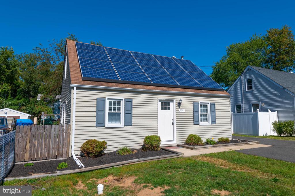 Steele Ave, Bristol, PA 19007