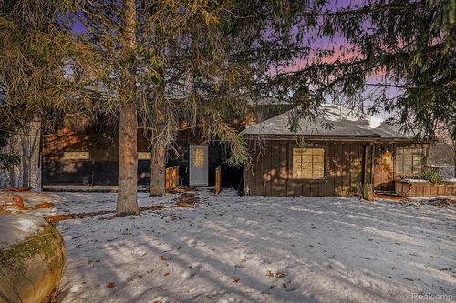 14325 Lakeshore Dr, Holly, MI, 48442-8807 | Card Image