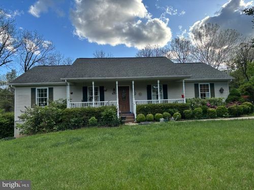 633 Shenandoah River Ln, Front Royal, VA, 22630-9120 | Card Image