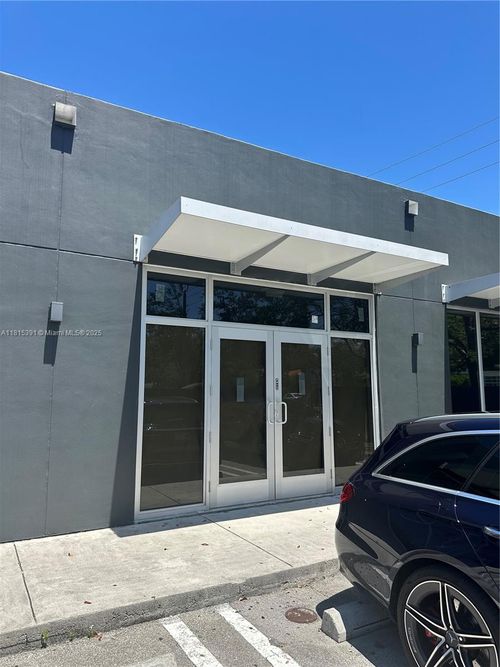 450-5760 Sw 8th St, West Miami, FL, 33144-5054 | Card Image