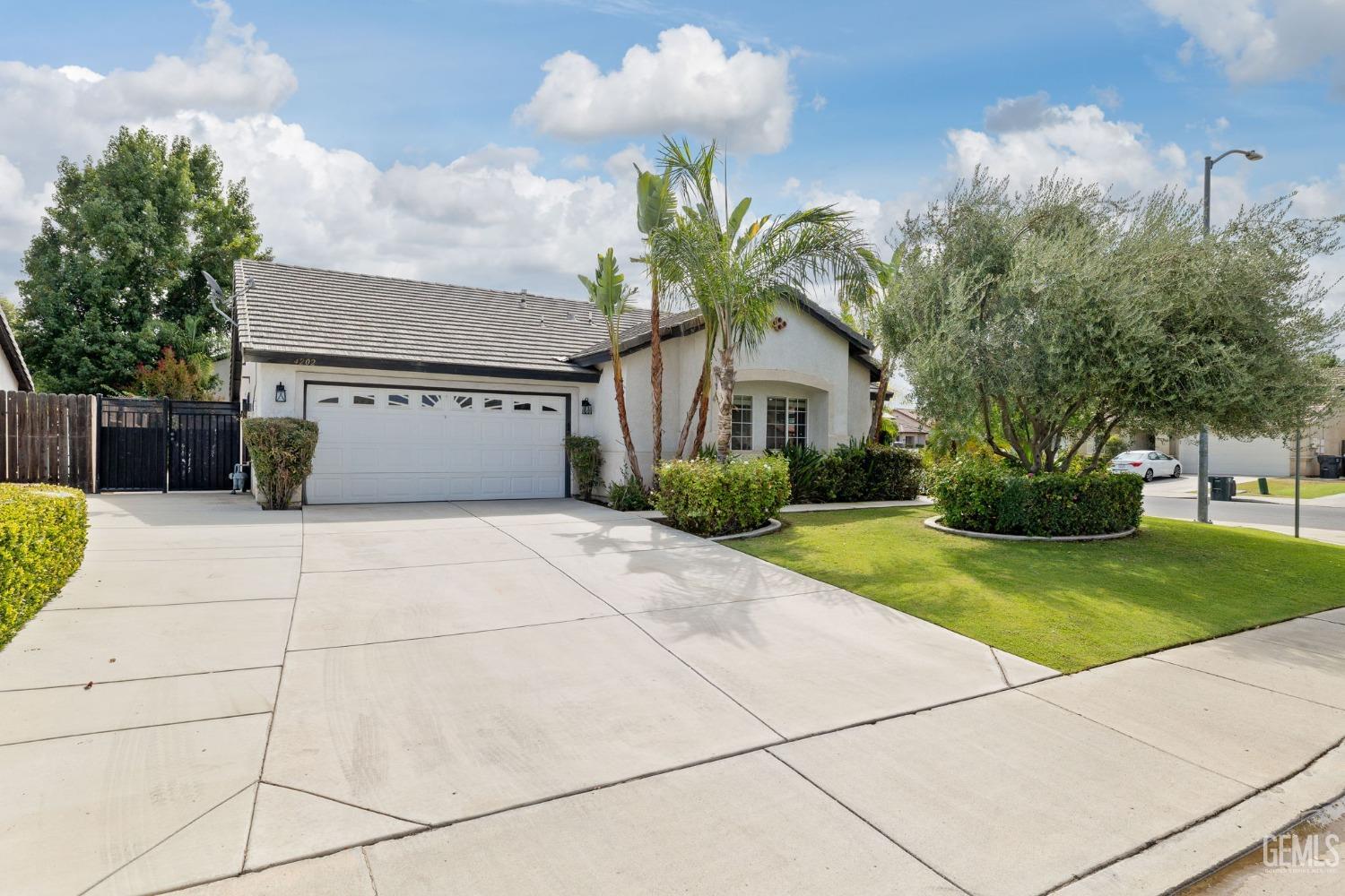 Pacific Grove Ct, Bakersfield, CA 93312
