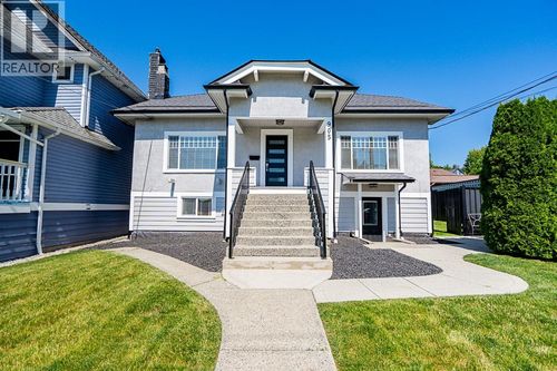 905 Edinburgh St, New Westminster, BC, V3M2V2 | Card Image