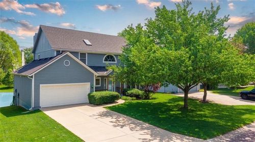 6275 W 157th St, Overland Park, KS, 66223-3588 | Card Image
