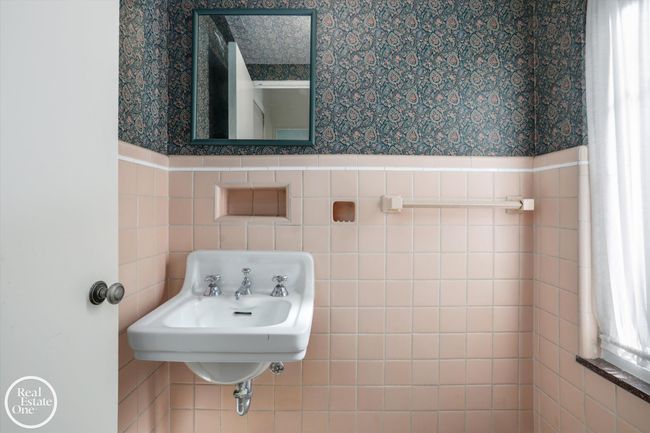Powder Room | Image 17