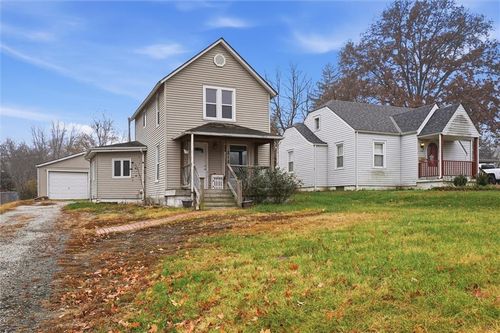 218 E Kay St, Lansing, KS, 66043-1622 | Card Image