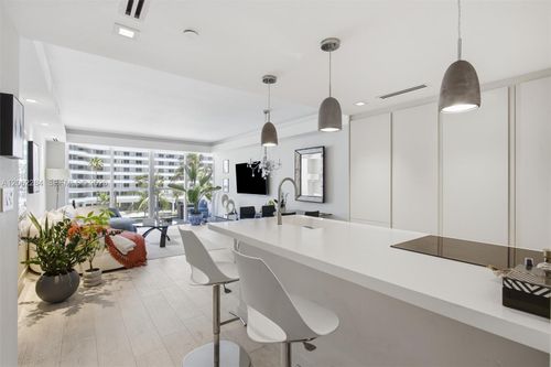 5a-5600 Collins Ave, Miami Beach, FL, 33140-2438 | Card Image