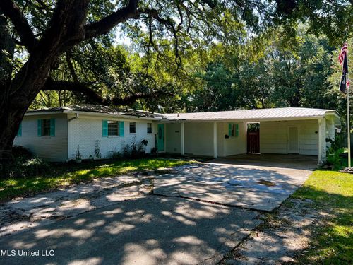 865 Market St, Pascagoula, MS, 39567-7382 | Card Image