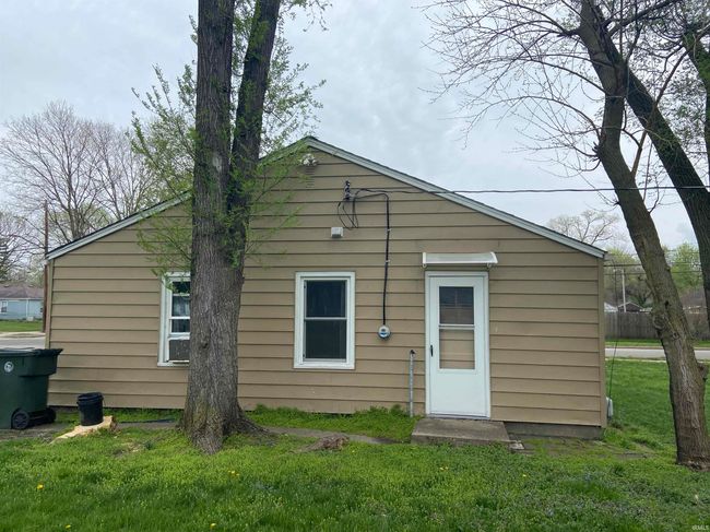 1004 Beale St, House other with 3 bedrooms, 1 bathrooms and null parking in South Bend IN | Image 4