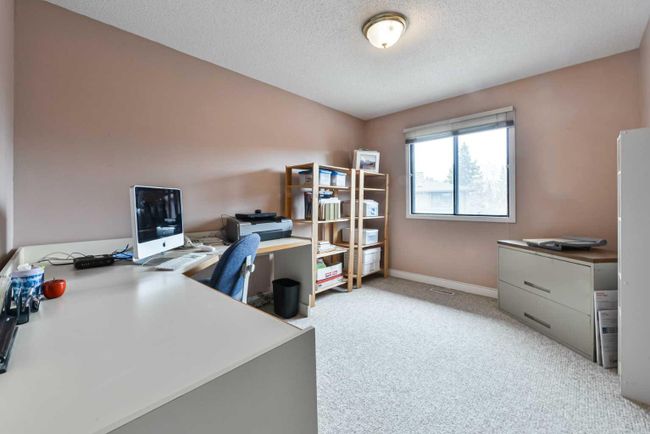 33 - 10030 Oakmoor Way Sw, Home with 3 bedrooms, 1 bathrooms and 2 parking in Calgary AB | Image 32