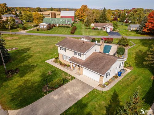 17 Lakeridge Dr, Adrian, MI, 49221-8202 | Card Image