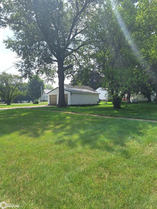 204 E Main Street, Lincoln, IA, 50652 | Card Image