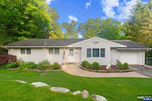 17 Foxhill Ln, Ringwood, NJ, 07456-2717 | Card Image