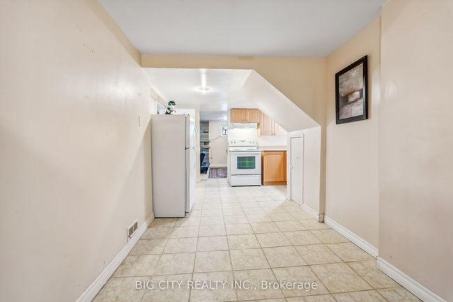BSMT - 230 Pleasant Ave, House other with 1 bedrooms, 1 bathrooms and 1 parking in North York ON | Image 4