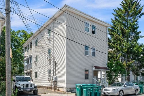 9 S Elm St, Lynn, MA, 01905-1568 | Card Image