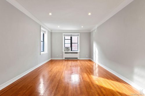 6e-25-40 31st Ave, Astoria, NY, 11106-3612 | Card Image
