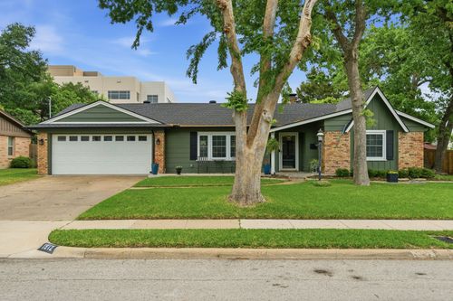 1912 Sunnybrook Dr, Irving, TX, 75061-2163 | Card Image