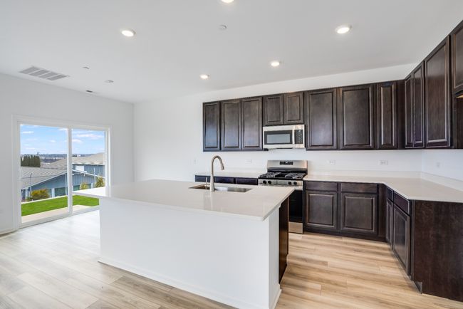 694 Cassia Ct, Townhouse with 3 bedrooms, 3 bathrooms and 2 parking in Crystal Lake IL | Image 11