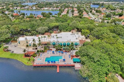 410-9480 Poinciana Pl, Davie, FL, 33324-4887 | Card Image