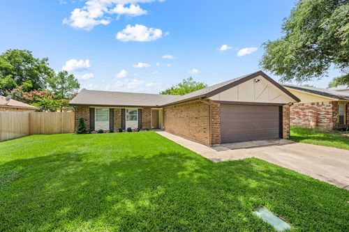 7529 Evergreen Dr, Watauga, TX, 76148-1710 | Card Image