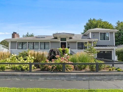 8 Arnold St, Needham, MA, 02494-2602 | Card Image