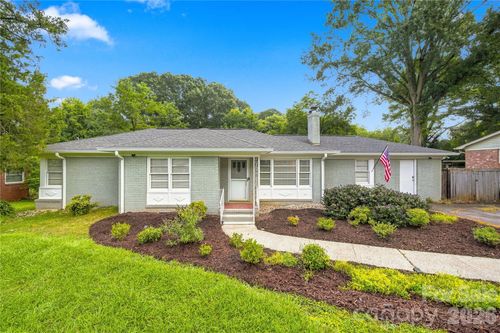 6142 King George Dr, Charlotte, NC, 28213-6426 | Card Image
