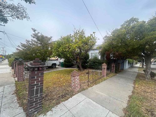 2331 Warner Ave, Oakland, CA, 94603-2831 | Card Image