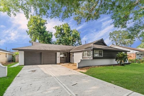 8231 Garden Parks Dr, Houston, TX, 77075-4727 | Card Image